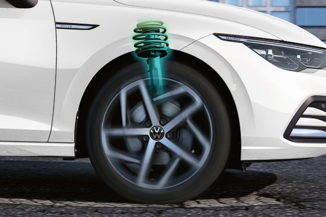 これまでは“GTI”と“R”にのみOP設定となっていたアダプティブシャシーコントロール“DCC”も“eTSIアクティブ”を除き18インチとのパッケージオプションとして選択可能に