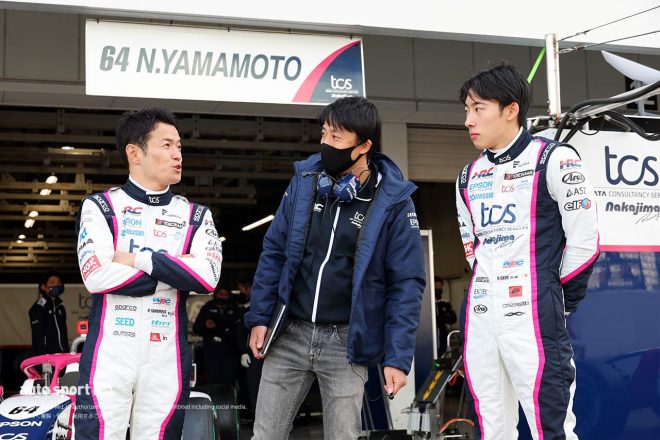 TCS NAKAJIMA RACINGの（左から）山本尚貴、伊沢拓也監督、佐藤蓮