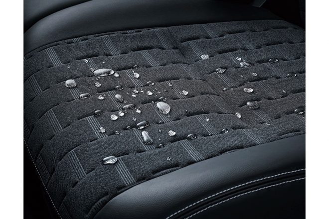 汚れがつきにくく、通気性の良い撥水シート生地を採用