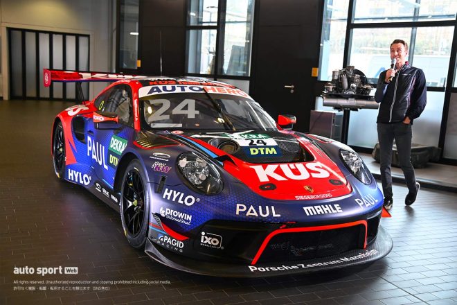 修復され、ポルシェミュージアムへと入れられることになったKUSチーム・ベルンハルトのポルシェ911 GT3 Rとティモ・ベルンハルト