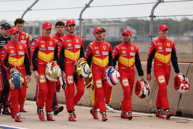 フェラーリAFコルセで499Pを駆る6名のドライバー。左からアレッサンドロ・ピエール・グイディ、ジェームス・カラド、アントニオ・ジョビナッツィ、ミゲル・モリーナ、アントニオ・フォコ、ニクラス・ニールセン