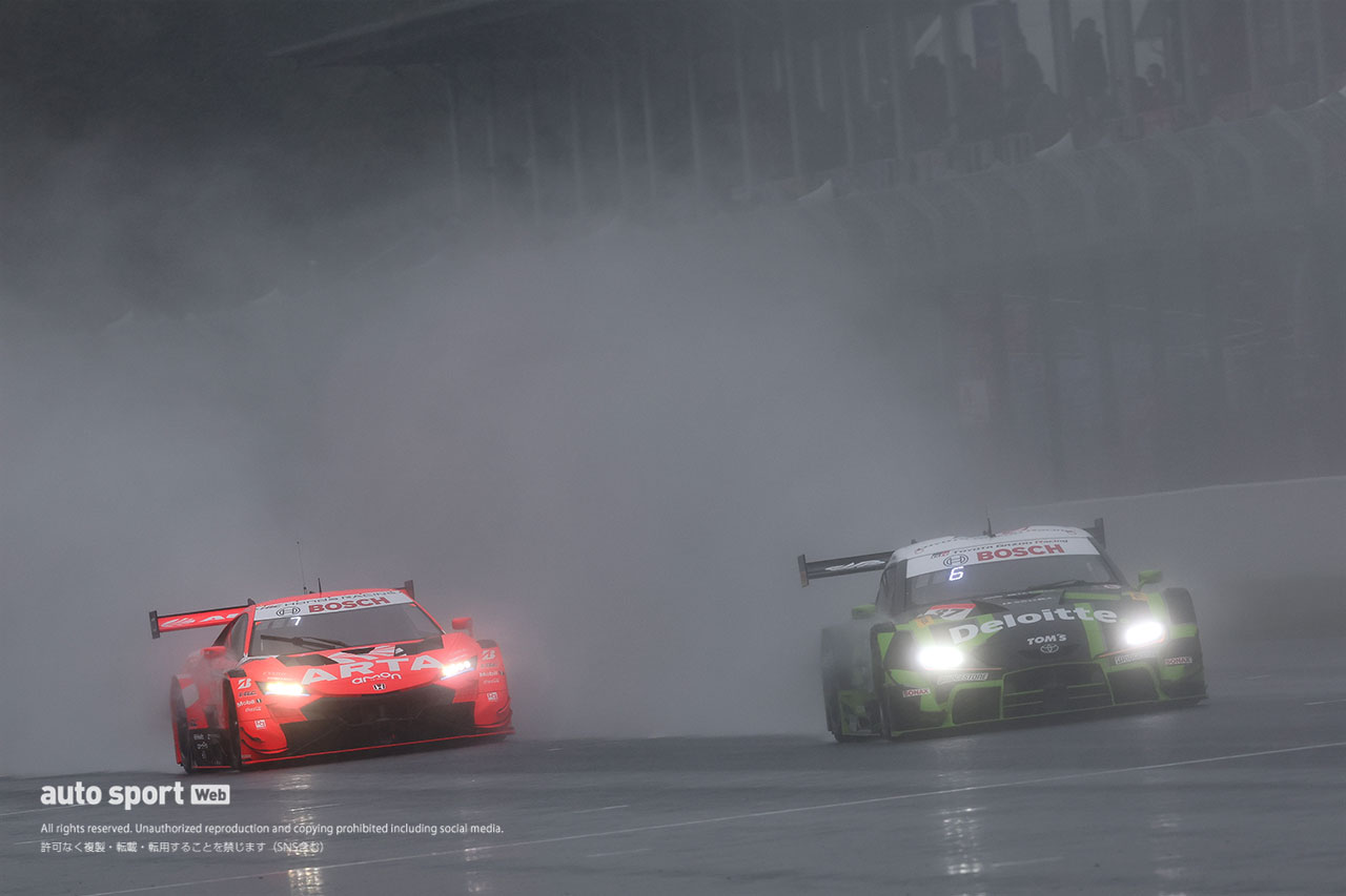 2023スーパーGT第1戦岡山　8号車ARTA MUGEN NSX-GTと37号車Deloitte TOM'S GR Supra