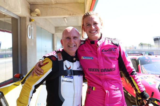 LMGTEアマクラスのポールポジションを争ったベン・キーティング（33号車シボレー・コルベットC8.R）とサラ・ボビー（85号車ポルシェ911 RSR-19）　2023年WEC第2戦ポルティマオ6時間レース