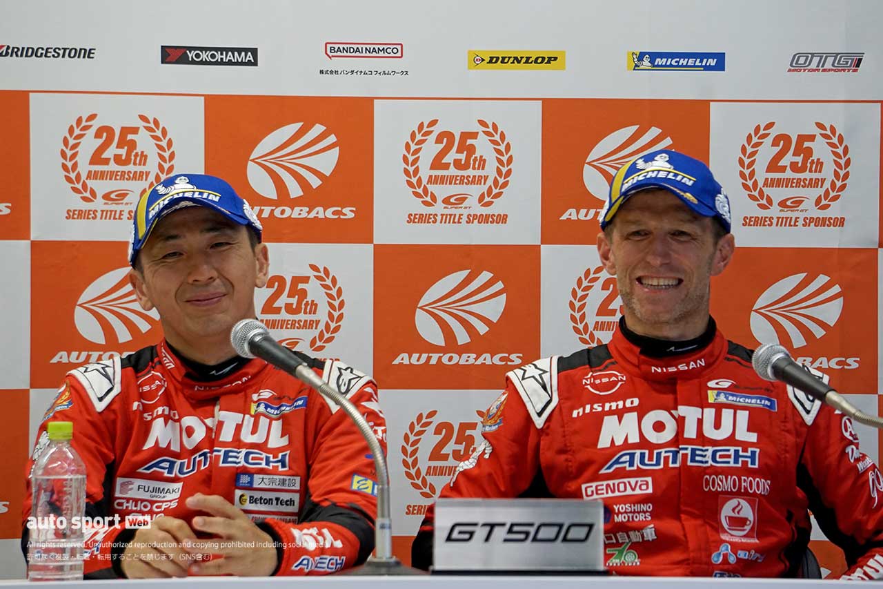2023スーパーGT第1戦岡山　GT500優勝を飾った松田次生／ロニー・クインタレッリ（MOTUL AUTECH Z）