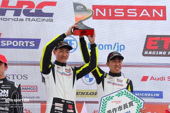 2023スーパーGT第1戦岡山　GT300クラス優勝を飾った小林崇志／小出峻（UPGARAGE NSX GT3）