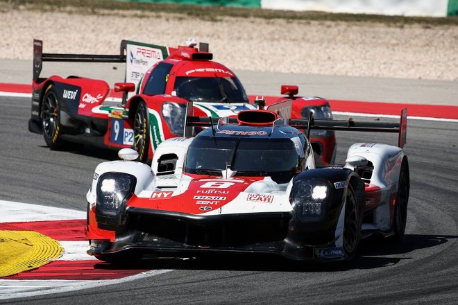WEC第2戦ポルティマオでトップチェッカーを受けた8号車トヨタGR010ハイブリッド