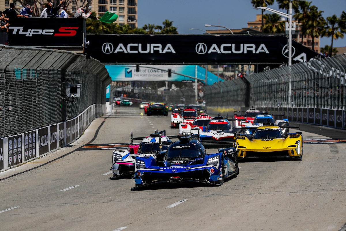 2023年IMSAウェザーテック・スポーツカー選手権第3戦ロングビーチのスタートシーン