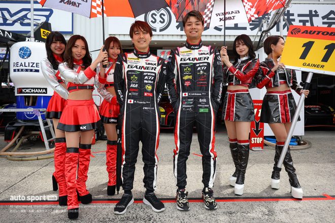 15-Cピット 11　GAINER 富田竜一郎／石川京侍 レーシングスーツ：グループエム GAINER Sieg：天間晴香／南実千春／オフィスサポートレディ：星ルミカ／GAINER Valkyries：Ai／要あい