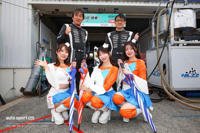 16-Cピット 48　NILZZ Racing 井田太陽／田中優暉 レーシングスーツ：モノコレ フロンティアキューティーズ：蒼雪乃／羽生七乃香／吉原詩織
