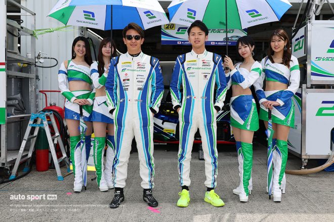 9-Cピット 20　SHADE RACING 平中克幸／清水英志郎 レーシングスーツ：アルパインスターズ SHADE GIRLS 2023：椿木りさこ／根岸しおり／星沢しおり／松尾春菜
