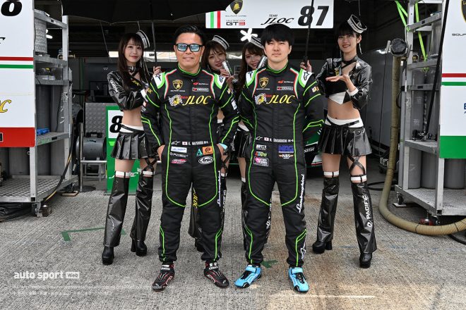 10-Aピット 87　JLOC 松浦孝亮／坂口夏月 レーシングスーツ：アルパインスターズ PACIFIC JLOC ANGEL：海里／清水にな／高勢ゆな／仲原ちえ