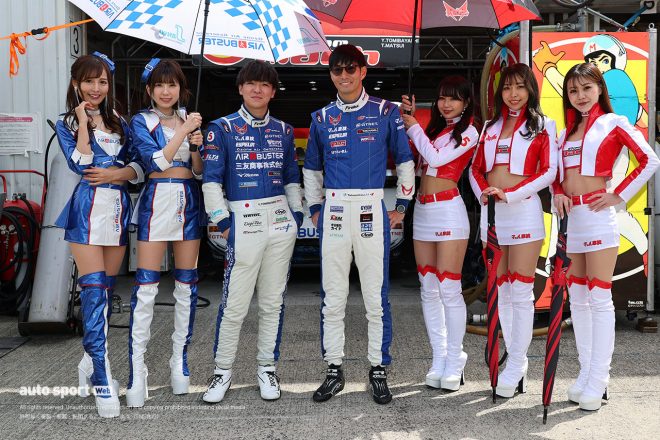 3-Cピット 5　TEAM MACH 冨林勇佑／松井孝允 レーシングスーツ：グループエム チームマッハ 2023 エアバスター GAL：葵井えりか／高槻実穂／チームマッハ 2023 マッハ車検 GAL：荏崎ろあ／小田カノン／妃乃えみり