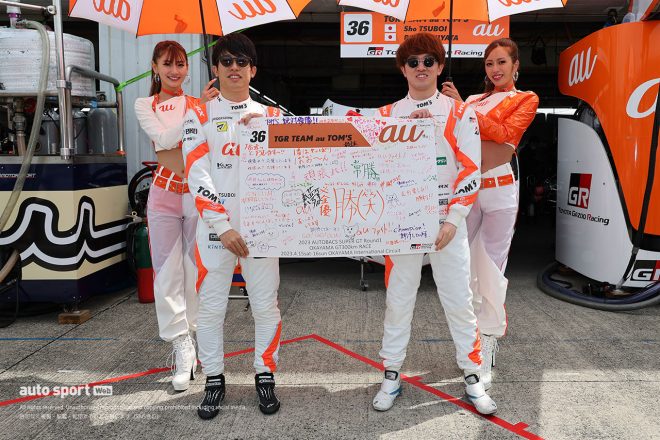 5-Cピット 36　TGR TEAM au TOM’S 坪井翔／宮田莉朋 レーシングスーツ：HRX au Circuit Queen：央川かこ／辻門アネラ