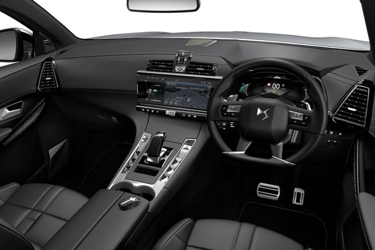 最新世代のインフォテイメントシステムは、モニターサイズを8インチから12インチへと拡大して視認性を向上させ、新たに“DS IRISシステム”を採用