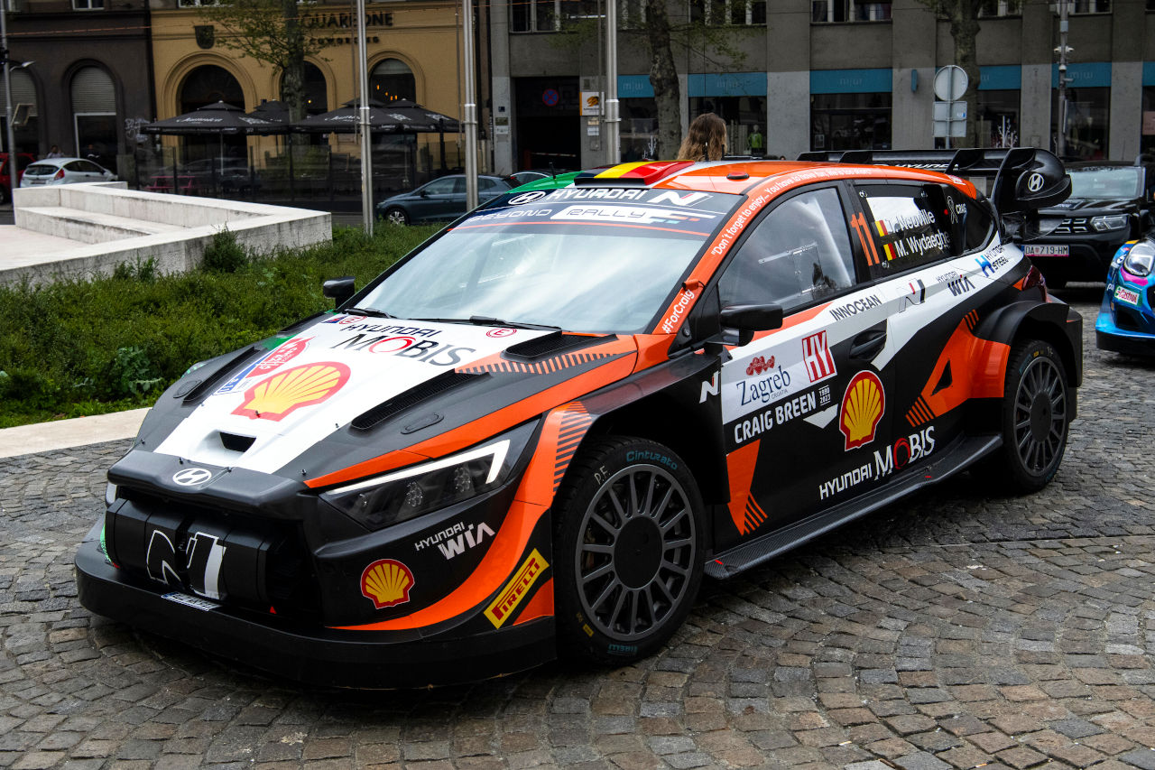 トリビュートカラーをまとったヒョンデi20 Nラリー1（ヒョンデ・シェル・モビスWRT）　2023年WRC第4戦クロアチア・ラリー