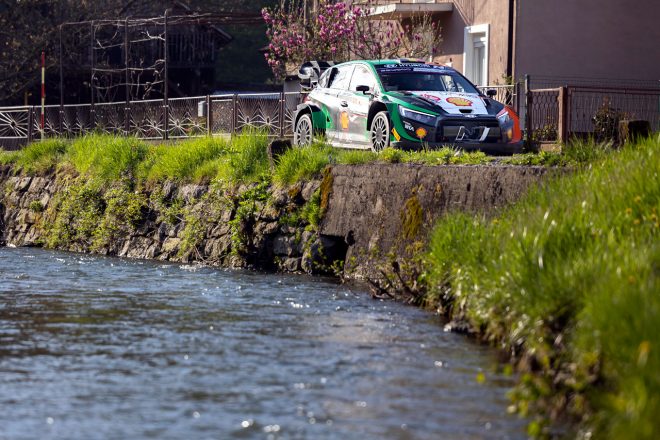 クレイグ・ブリーンの追悼する特別なカラーリングをまとったヒョンデi20 Nラリー1（ティエリー・ヌービル／マルティン・ウィダグ組）　2023年WRC第4戦クロアチア・ラリー