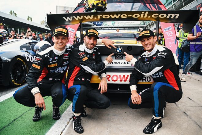 2023年GTWCヨーロッパ開幕戦モンツァで優勝した98号車BMW M4 GT3のニック・イェロリー、フィリップ・エング、マルコ・ウィットマン（ローヴェ・レーシング）