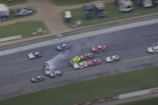 終始リードパックで走り続けたダレル"バッバ"ウォレスJr.(23XIレーシング/トヨタ・カムリ)は、自身の執拗なブロックがアダに……