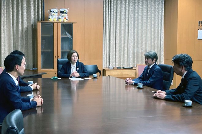 永岡桂子文部科学大臣と懇談するJRP近藤真彦会長ら