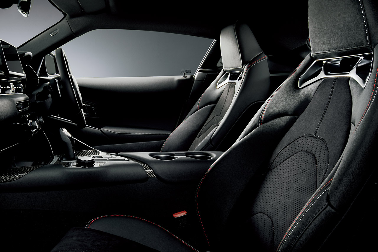 アルカンターラ本革（ブラック）シート