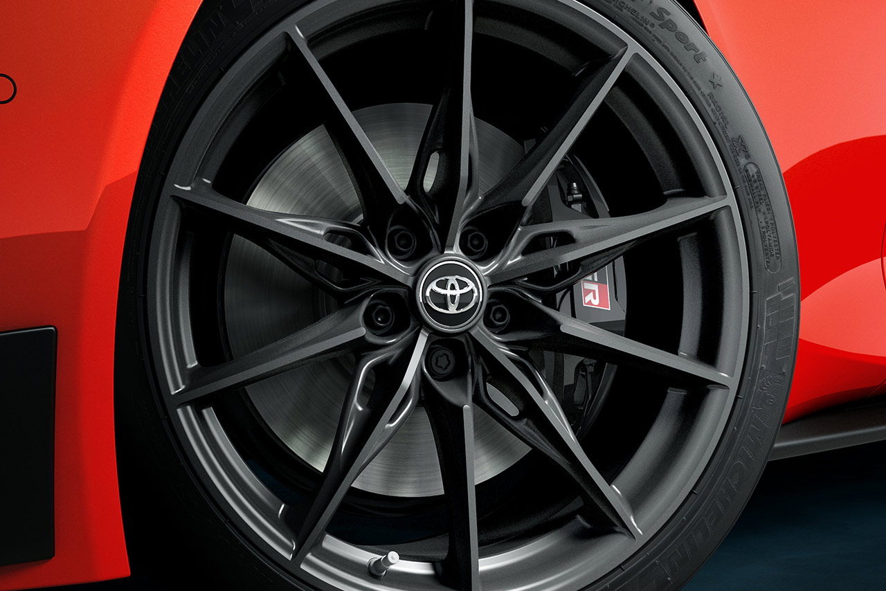 鍛造アルミホイール（マットブラック塗装／センターオーナメント