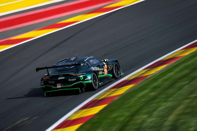 星野敏、藤井誠暢がドライブするDステーション・レーシングの777号車アストンマーティン・バンテージAMR