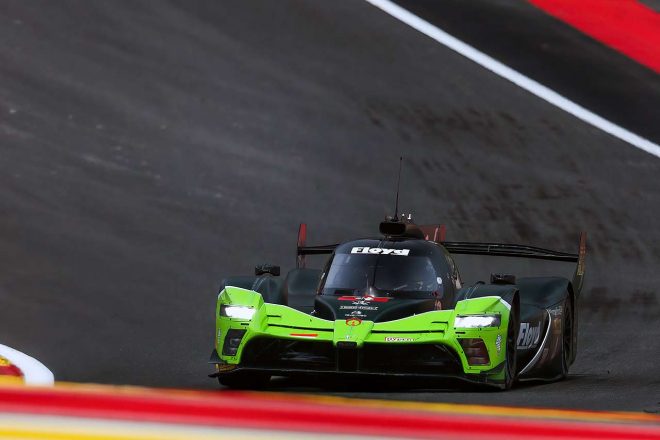 ラディヨンの丘を駆け上がるヴァンウォール・バンダーベル680