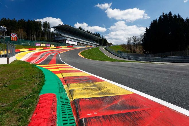 スパ・フランコルシャンの名物コーナー、オー・ルージュからラディヨンを望む