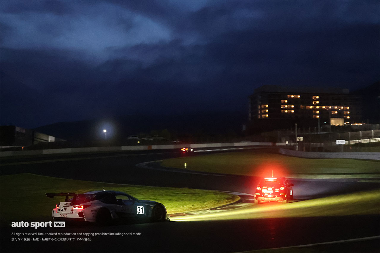 2023スーパー耐久富士公式テスト夜間練習走行の様子