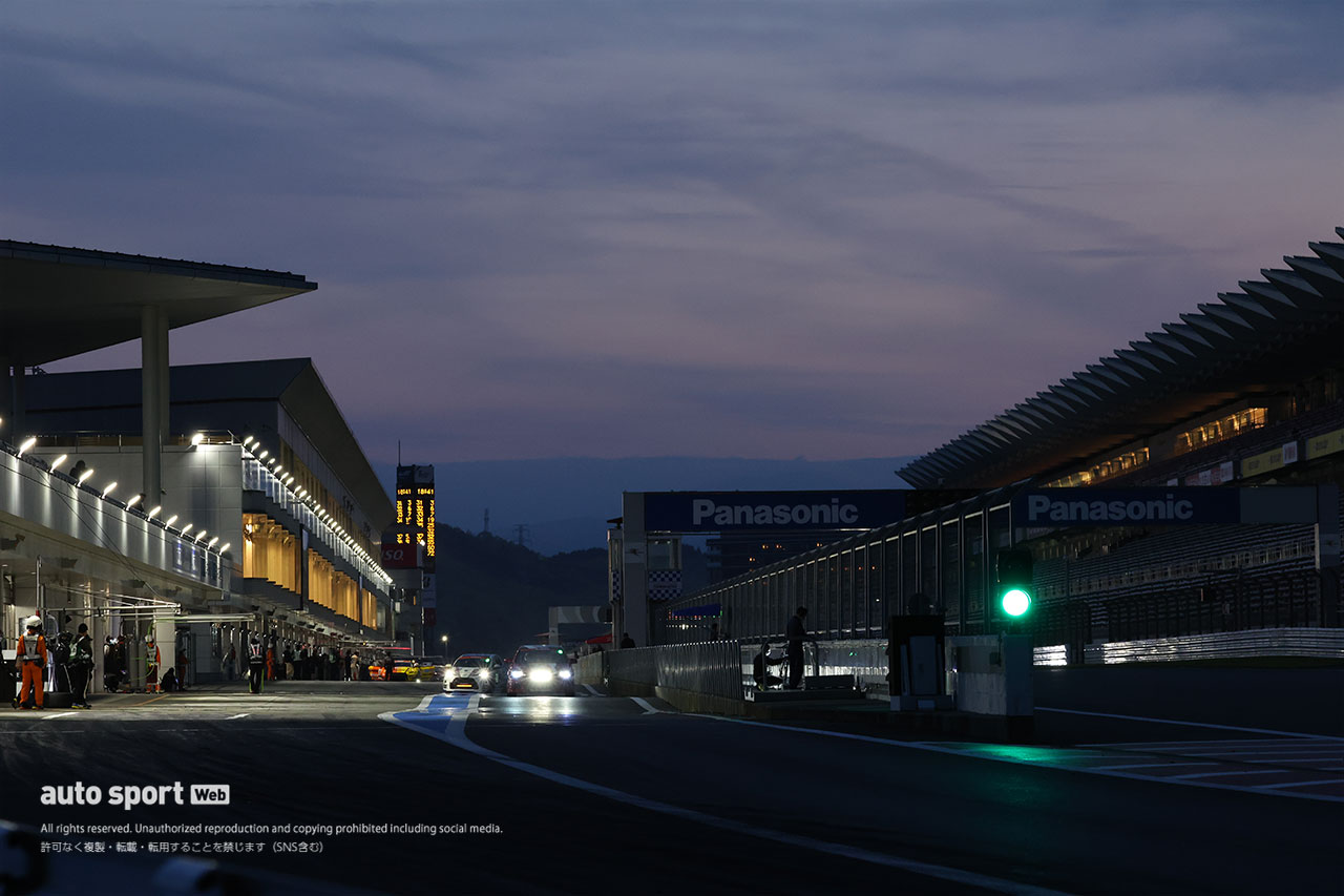 2023スーパー耐久富士公式テスト夜間練習走行の様子