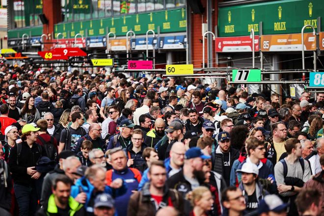 予選日の昼に行われたピットウォークの様子 2023年WEC第3戦スパ