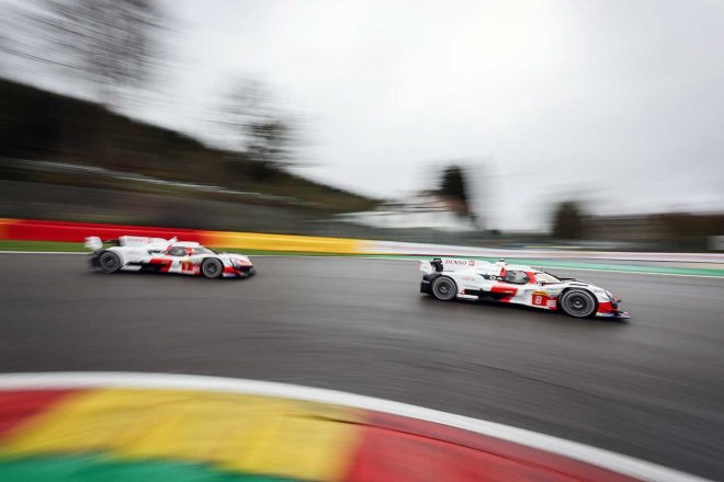 スパ・フランコルシャンサーキットを走る2台のトヨタGR010ハイブリッド