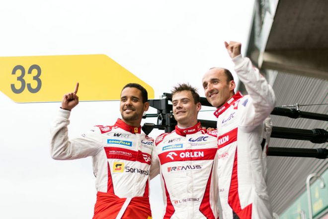 優勝したチームWRT（左から）ルイ・アンドラーデ、ルイ・デレトラズ、ロバート・クビサ