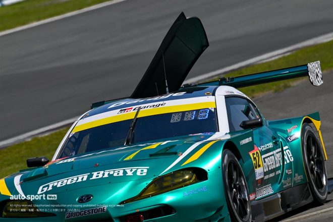 公式練習でリヤハッチ左側がめくれ上がった52号車埼玉トヨペットGB GR Supra GT