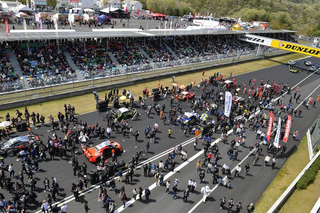 2023スーパーGT第1戦岡山　決勝前のグリッドウォークの様子