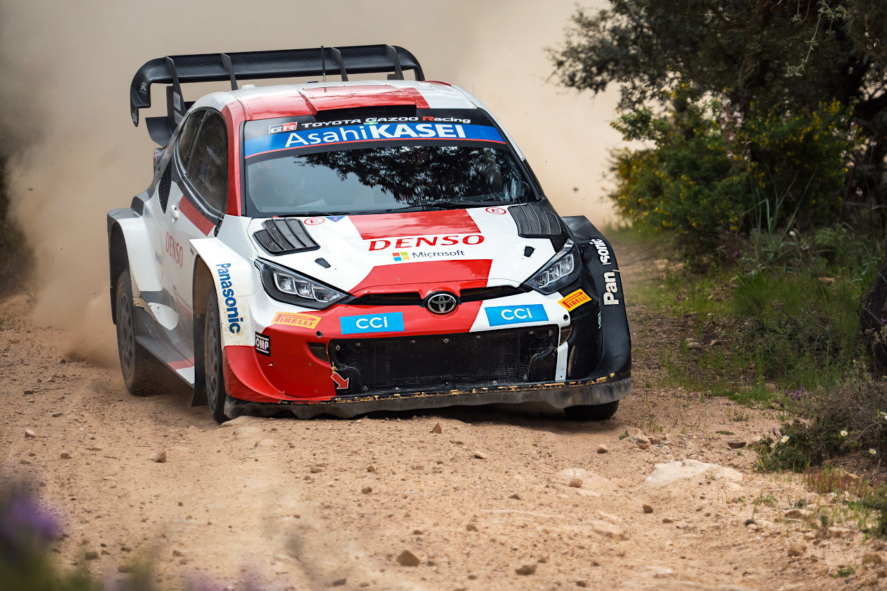 サルディニア島でプレイベントテストを実施するTOYOTA GAZOO Racing WRTのトヨタGRヤリス・ラリー1