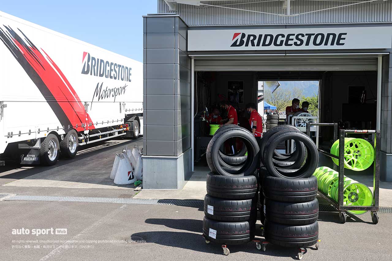 2023スーパー耐久富士公式テスト　ブリヂストンのタイヤサービス