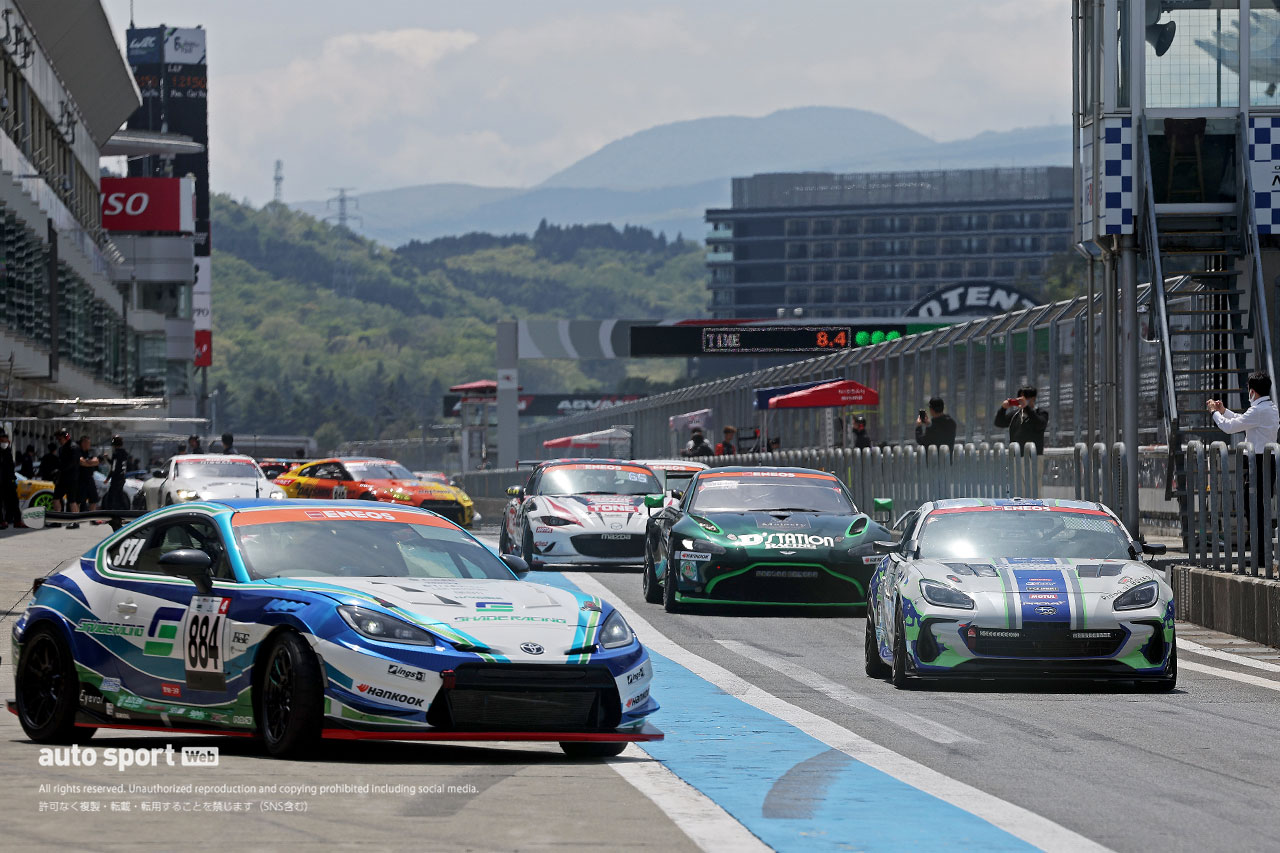 2023スーパー耐久富士公式テスト　コースインしていく各クラスのマシンたち