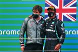 2020年F1アイフェルGP　優勝したルイス・ハミルトン（メルセデス）とレースチーム・コーディネーターのスティーブン・ロード