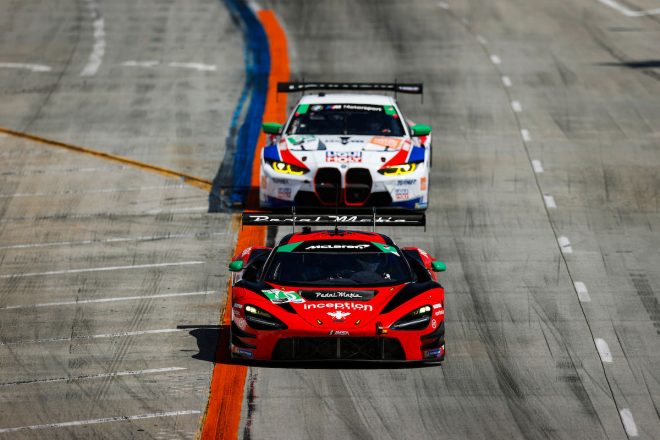 マクラーレン720S GT3エボ（手前）とBMW M4 GT3　2023年IMSA第3戦ロングビーチ