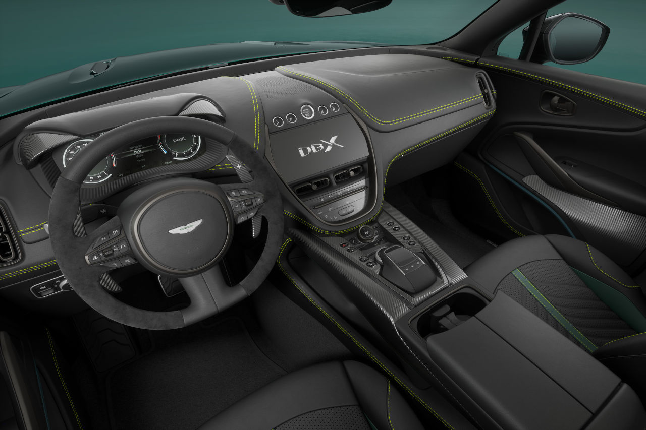 インスパイア・スポーツ・デュオトーン・オニキスブラック／アイフェルグリーンに印象的なライム・コントラストステッチが組み合わされたインテリア