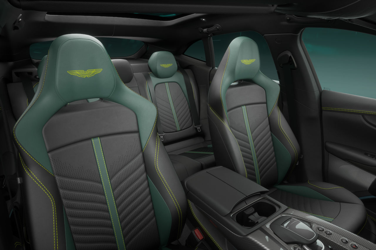 アストンマーティンDBX707 AMR23エディションのインテリア（シート）