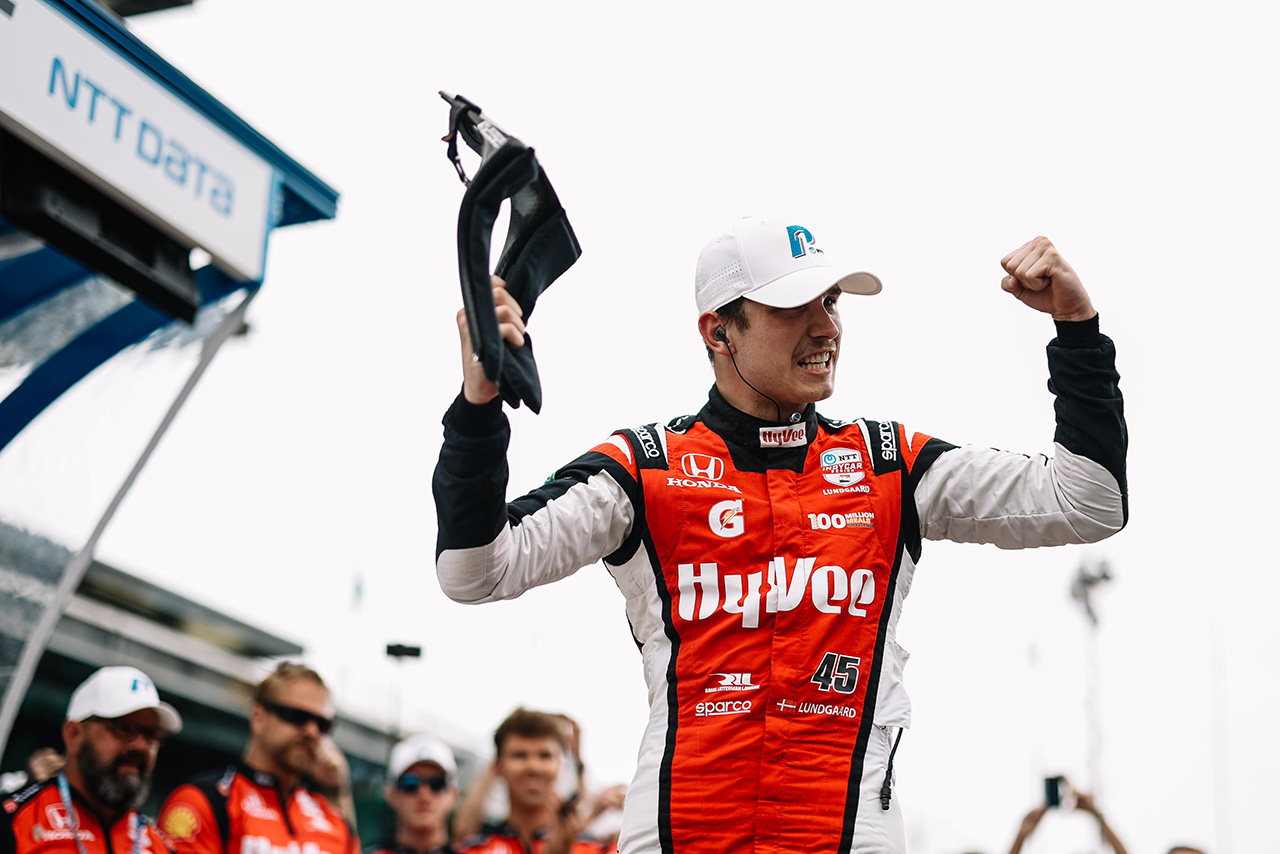 インディカー初ポールを喜ぶクリスチャン・ルンガー（レイホール・レターマン・ラニガン）