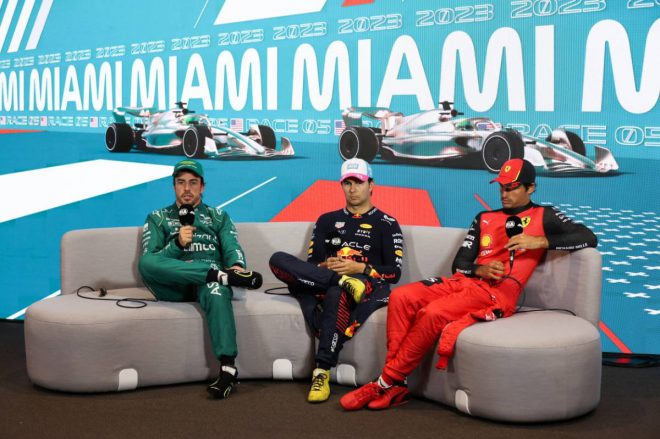 2023年F1第5戦マイアミGP　フェルナンド・アロンソ（アストンマーティン）、セルジオ・ペレス（レッドブル）、カルロス・サインツ（フェラーリ）