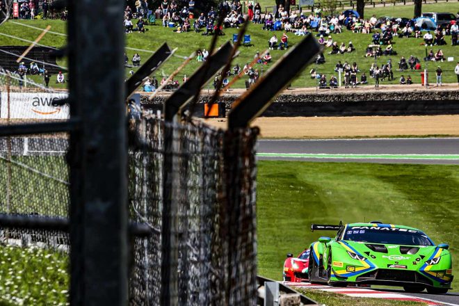 根本悠生／ロルフ・イネイシェン組のVSR163号車ランボルギーニ・ウラカンGT3 EvoⅡ