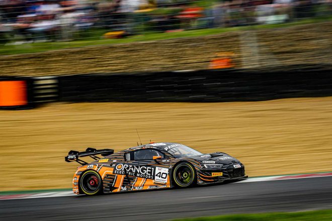 トレゾール・オレンジ1の40号車アウディR8 LMS GT3 EvoⅡ