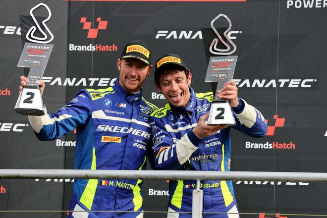 2位表彰台を喜ぶマキシム・マルタンとバレンティーノ・ロッシ