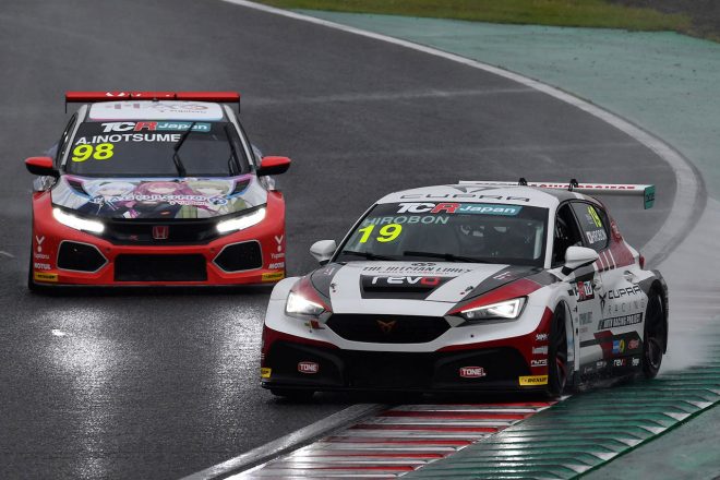 2023年TCRジャパン第1戦鈴鹿 サタデーシリーズ 2周目の1コーナーのHIROBON（バースレーシングプロジェクト【BRP】）