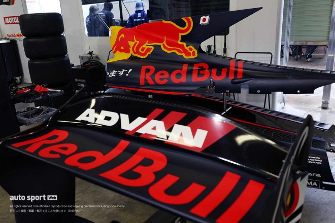 1号車のエンジンカウルからは、すでに『野尻智紀』というネームマーキングが外され、代役の大津弘樹を迎え入れる準備が進められていた