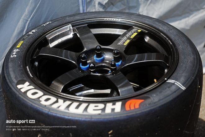 KTMS GR YARISの使用するRAYSのホイール